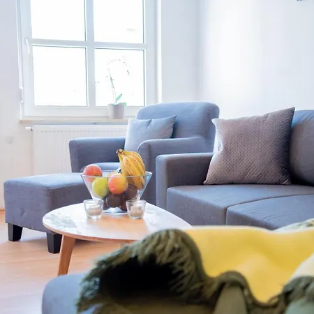 By Hausgruenerbaum アパート